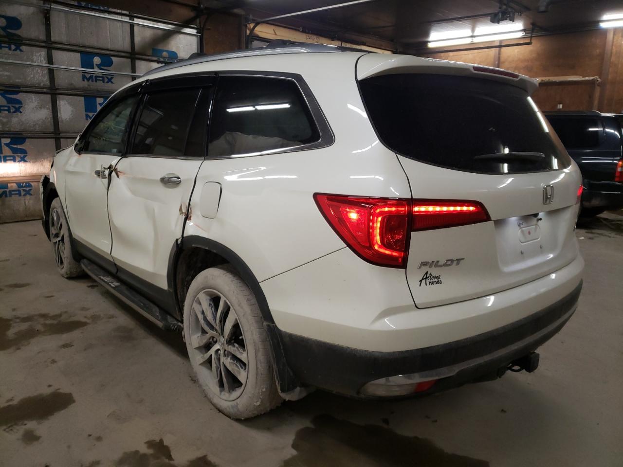 Photo 3 from auction – 2017 HONDA PILOT TOUR with VIN 5FNYF6H96HB095832