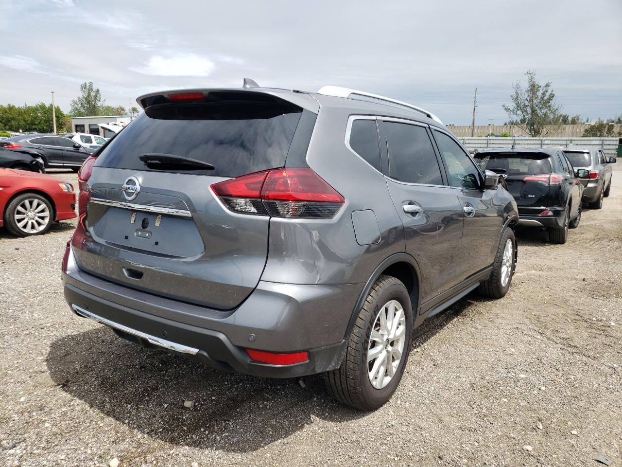 Photo 4 from auction – 2019 NISSAN ROGUE S with VIN 5N1AT2MT5KC827730