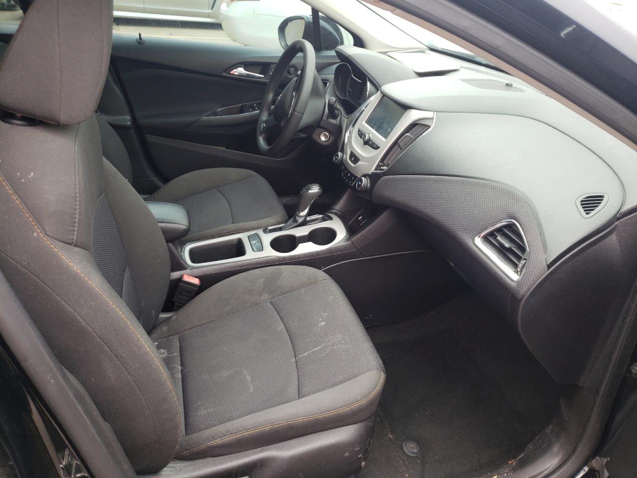 Photo 5 from auction – 2017 CHEVROLET CRUZE LS with VIN 1G1BC5SM8H7147174