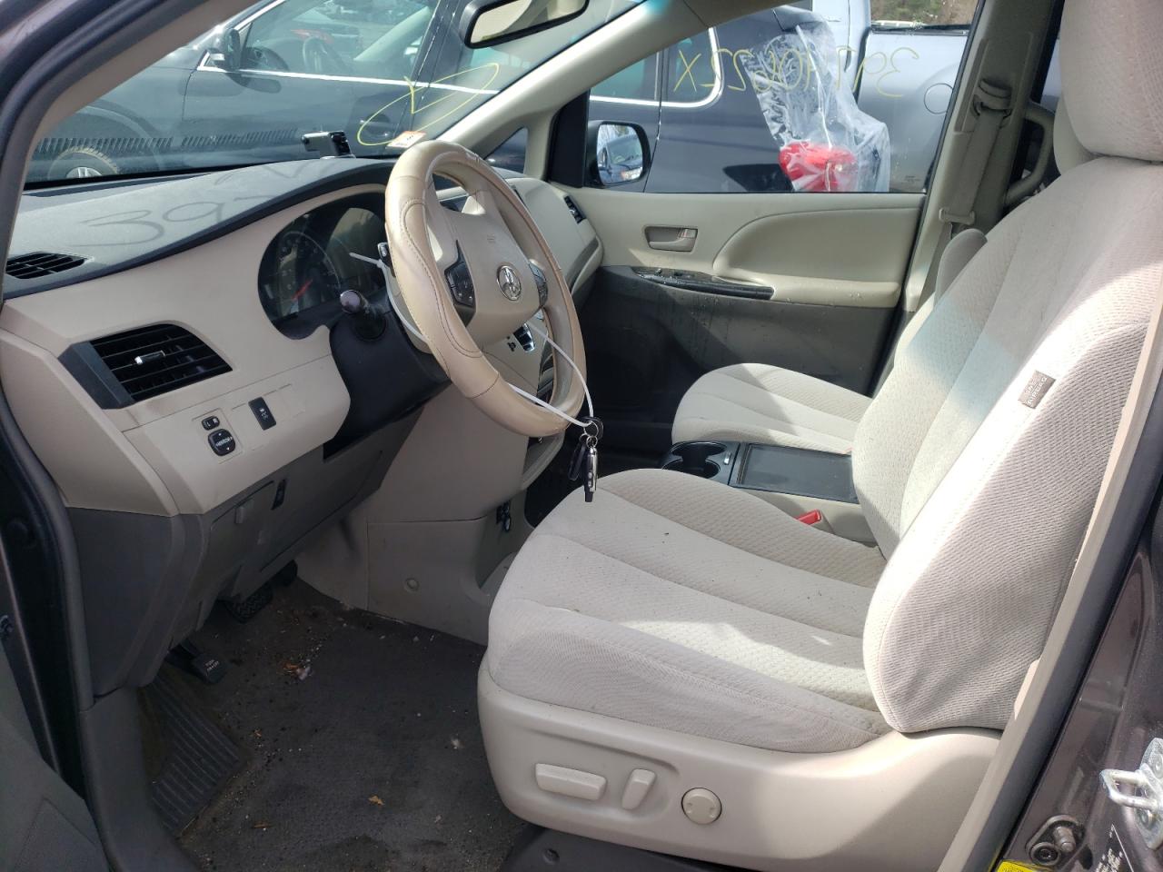 Photo 6 from auction – 2012 TOYOTA SIENNA LE with VIN 5TDKK3DC6CS273633