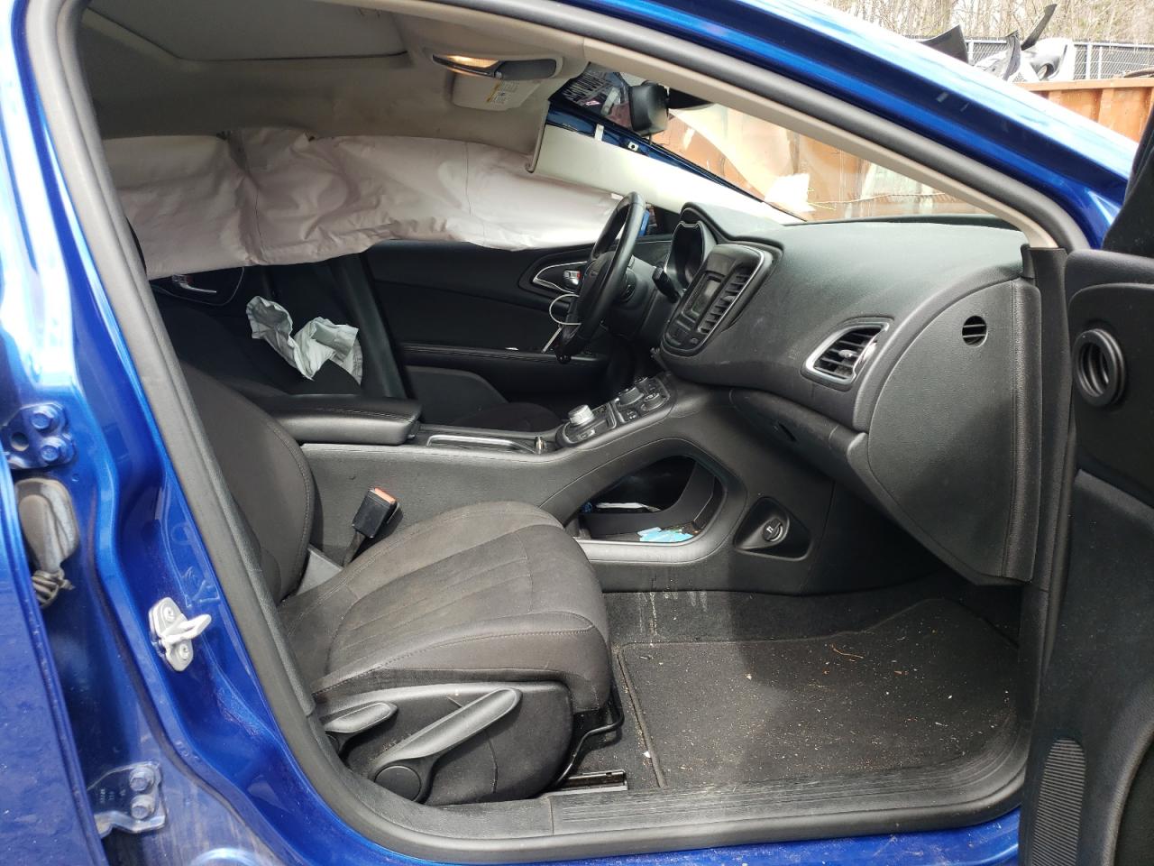 Photo 5 from auction – 2015 CHRYSLER 200 LIMITE with VIN 1C3CCCAB5FN694609