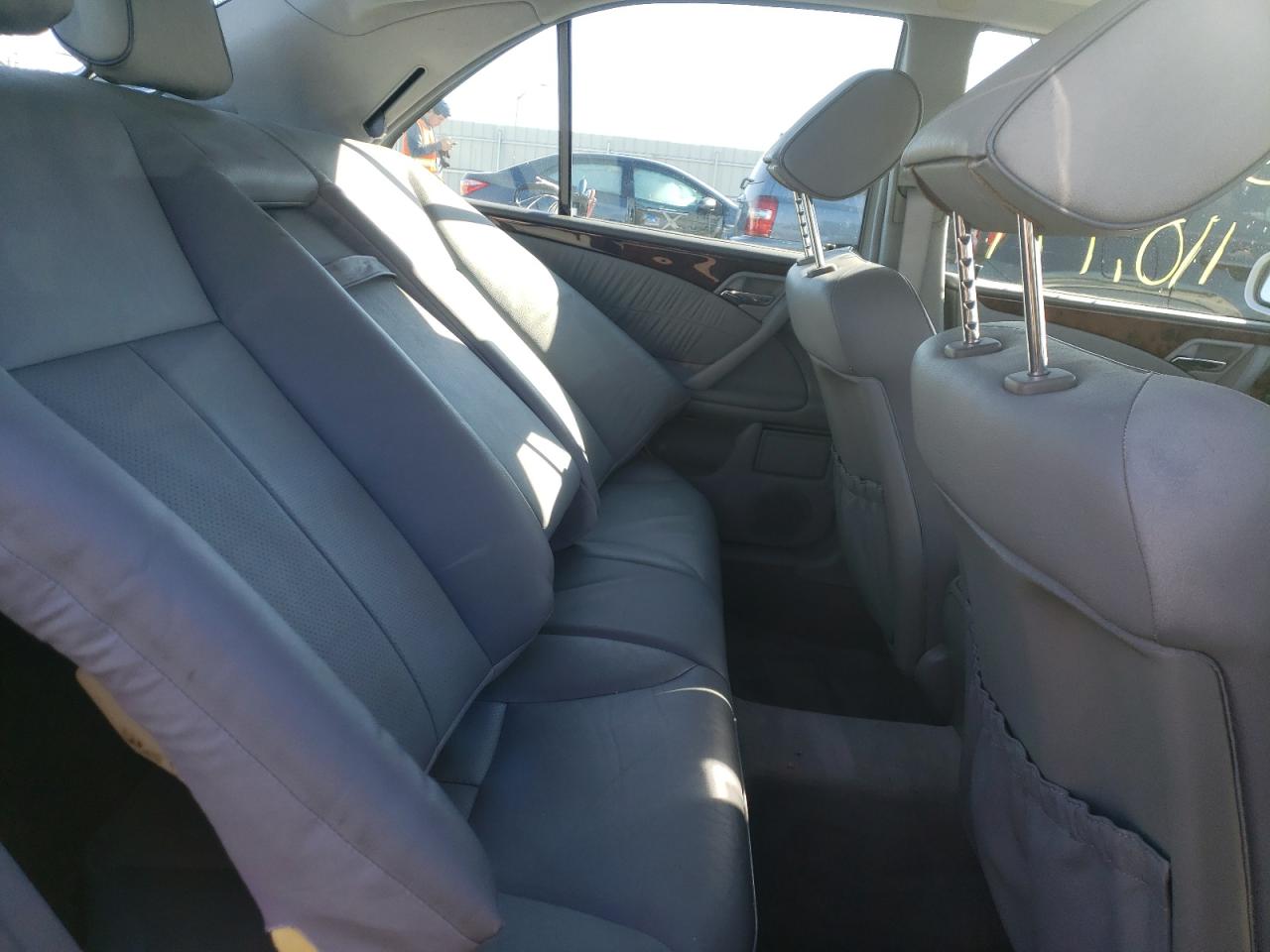 Photo 6 from auction – 2001 MERCEDES-BENZ E 430 with VIN WDBJF70JX1B350213