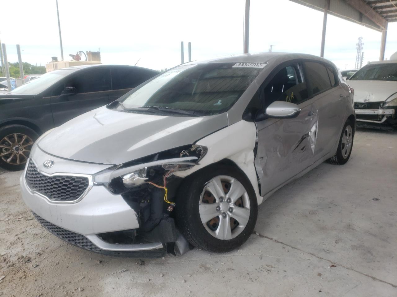Photo 2 from auction – 2016 KIA FORTE LX with VIN KNAFK5A86G5601378