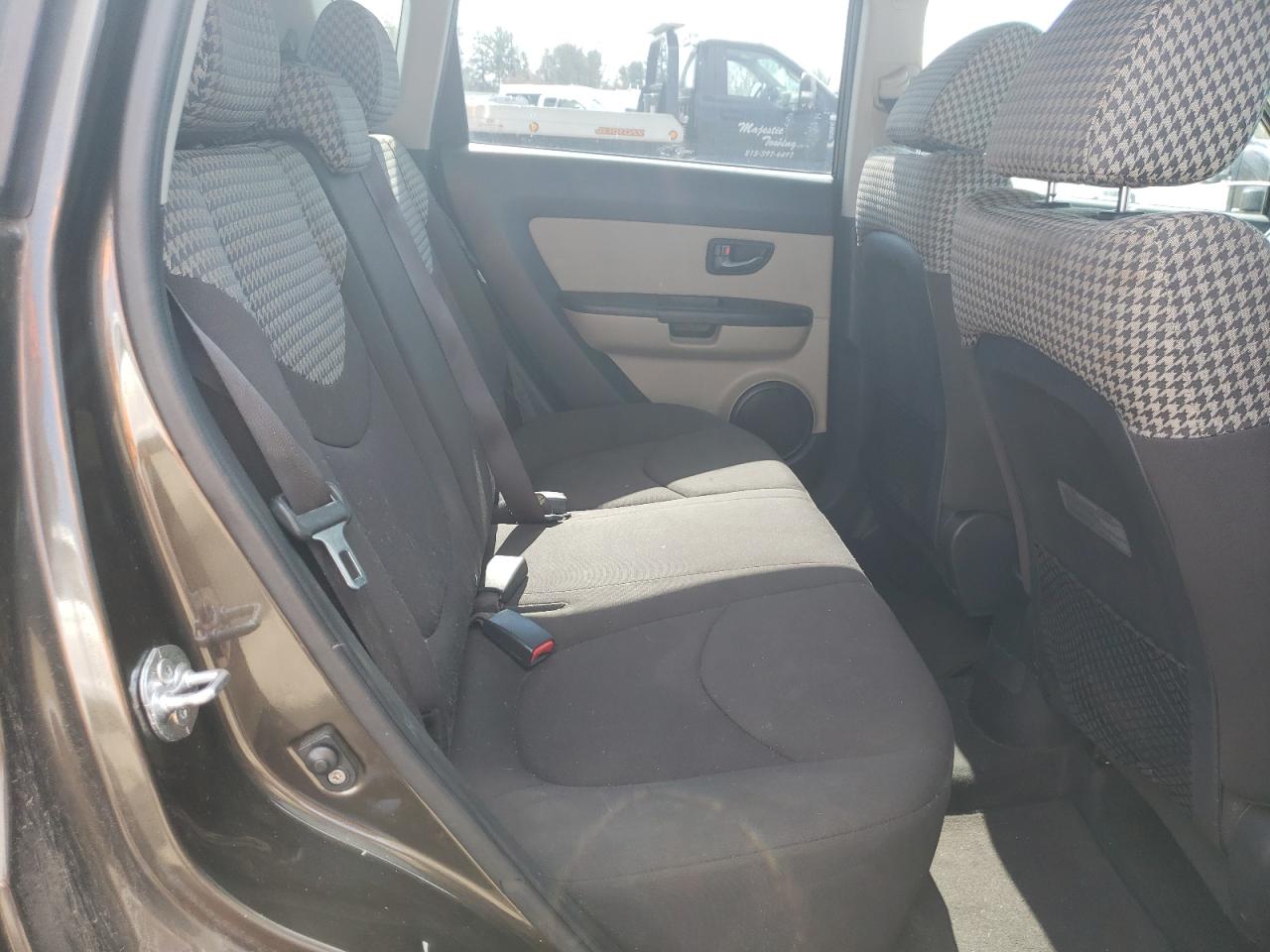 Photo 6 from auction – 2011 KIA SOUL + with VIN KNDJT2A23B7233842