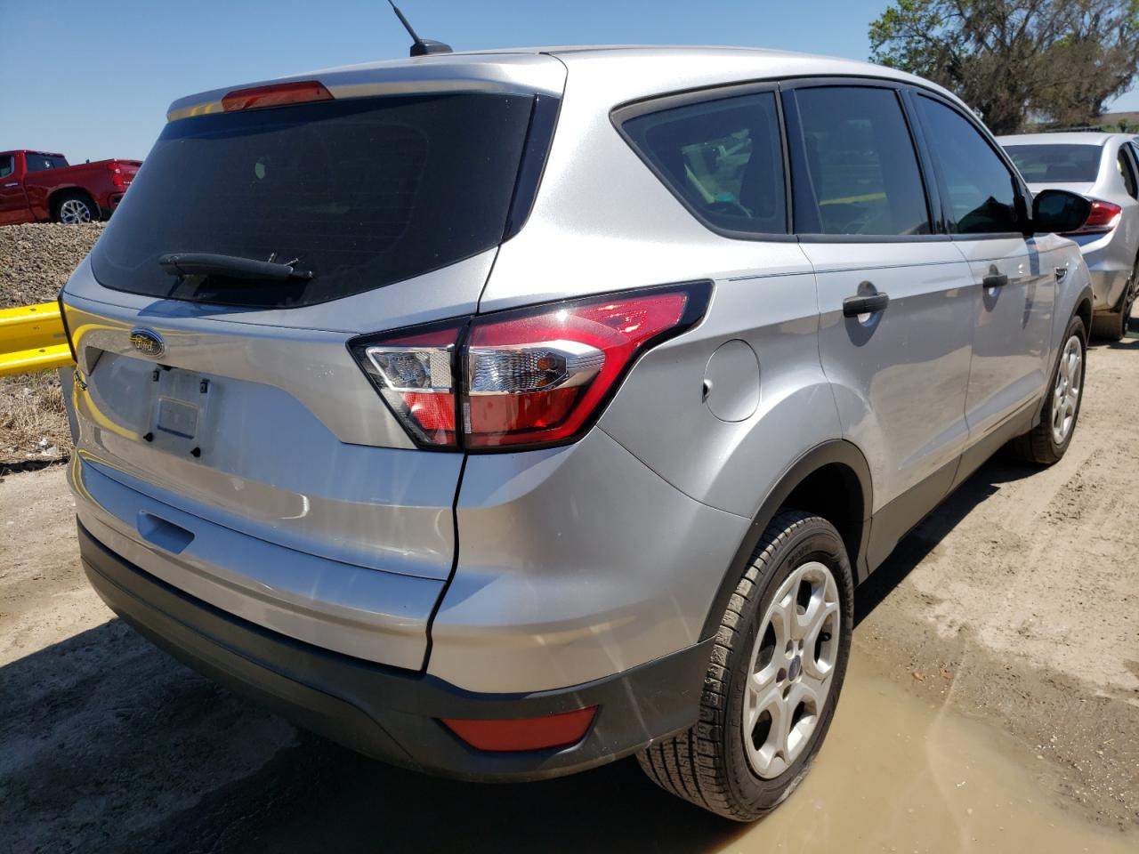 Photo 4 from auction – 2017 FORD ESCAPE S with VIN 1FMCU0F70HUE86511