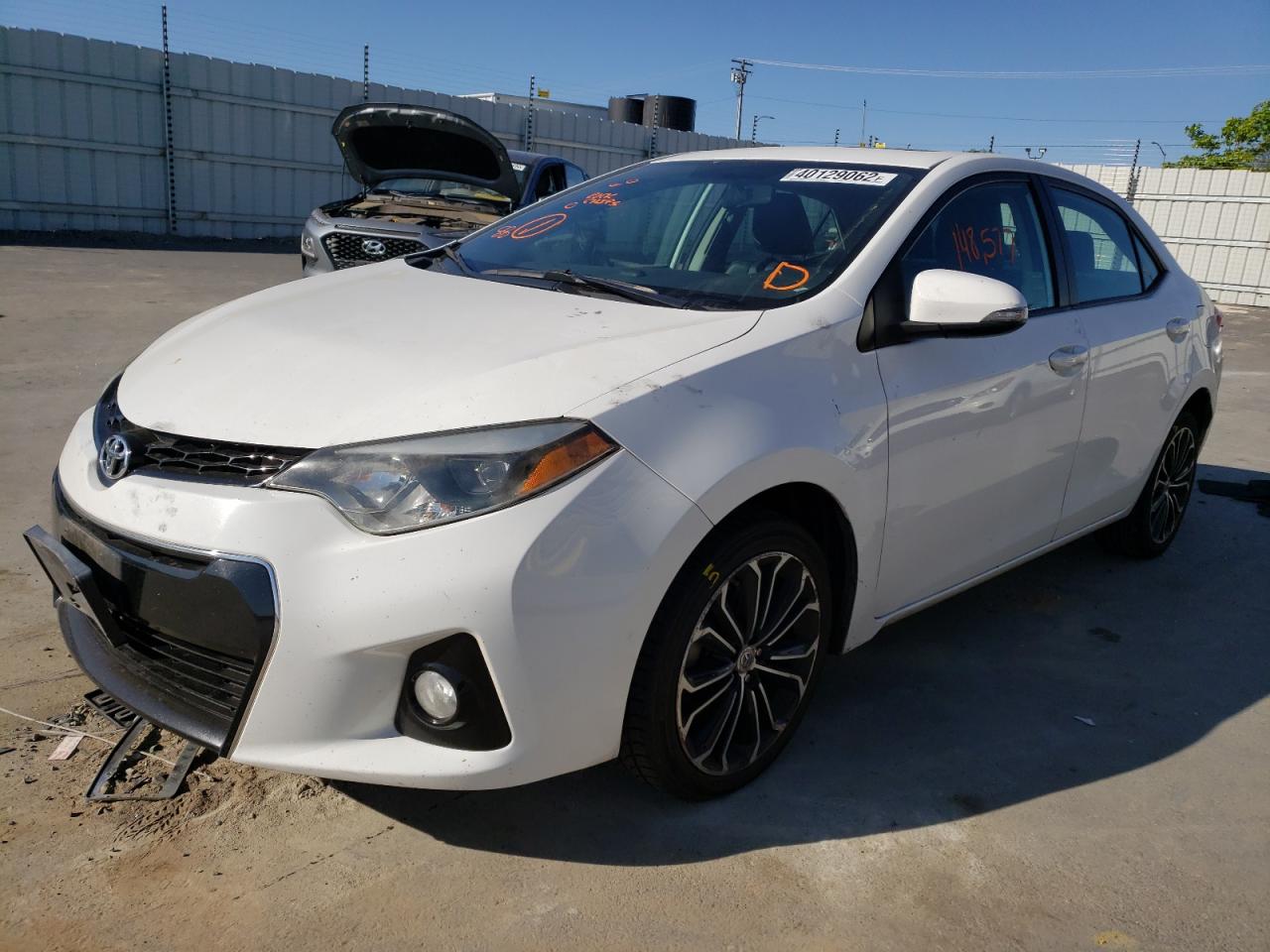 Photo 2 from auction – 2015 TOYOTA COROLLA L with VIN 5YFBURHE1FP185398