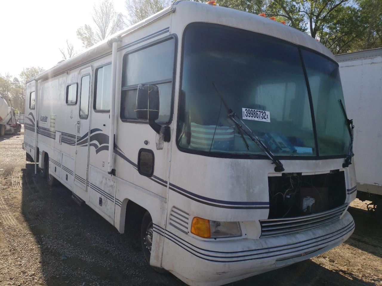 ALGR MOTORHOME 1998 with VIN 3FCMF53G9VJA22106 - Photo from auction