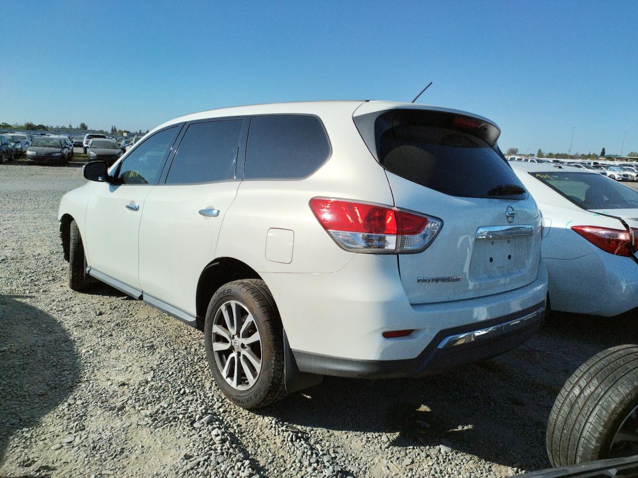 Photo 3 from auction – 2014 NISSAN PATHFINDER with VIN 5N1AR2MN9EC695754
