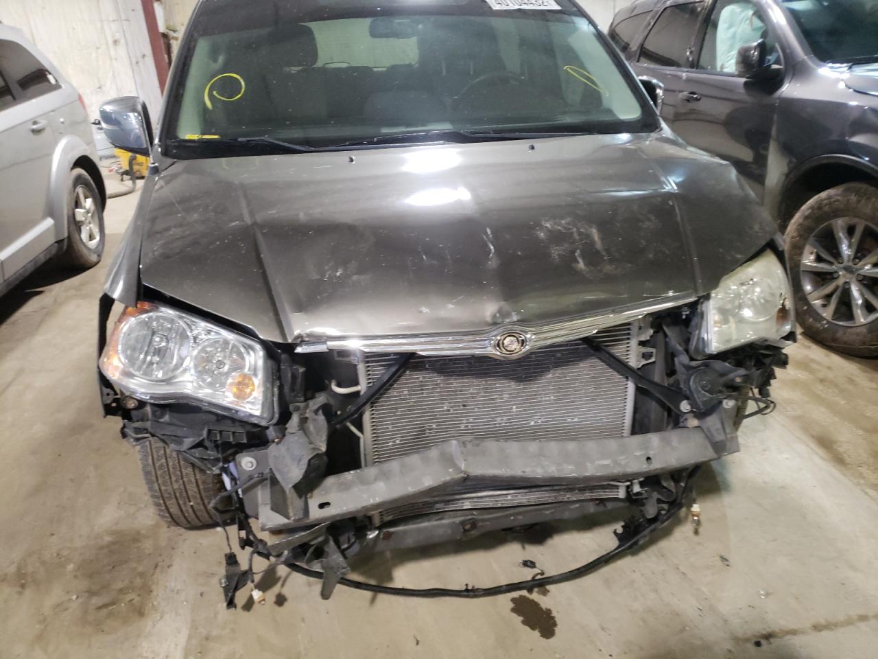 Photo 9 from auction – 2010 CHRYSLER TOWN & COU with VIN 2A4RR8DX2AR395206