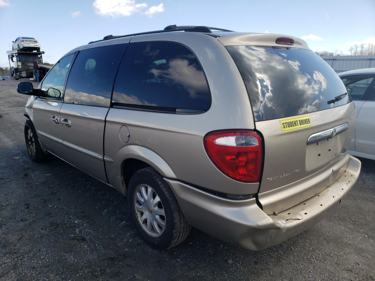 Photo 3 from auction – 2002 CHRYSLER TOWN & COU with VIN 2C8GP74L92R536492