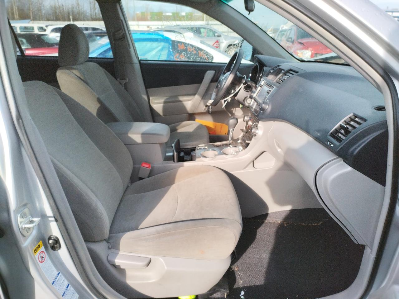 Photo 5 from auction – 2013 TOYOTA HIGHLANDER with VIN 5TDBK3EH8DS268414