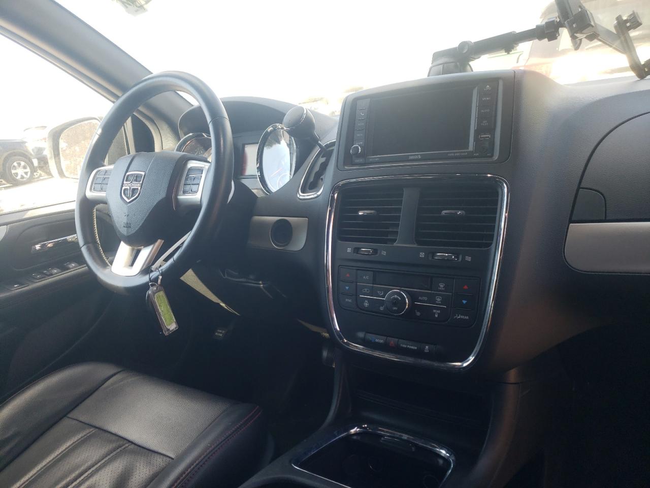 Photo 9 from auction – 2019 DODGE GRAND CARA with VIN 2C4RDGEG9KR670634