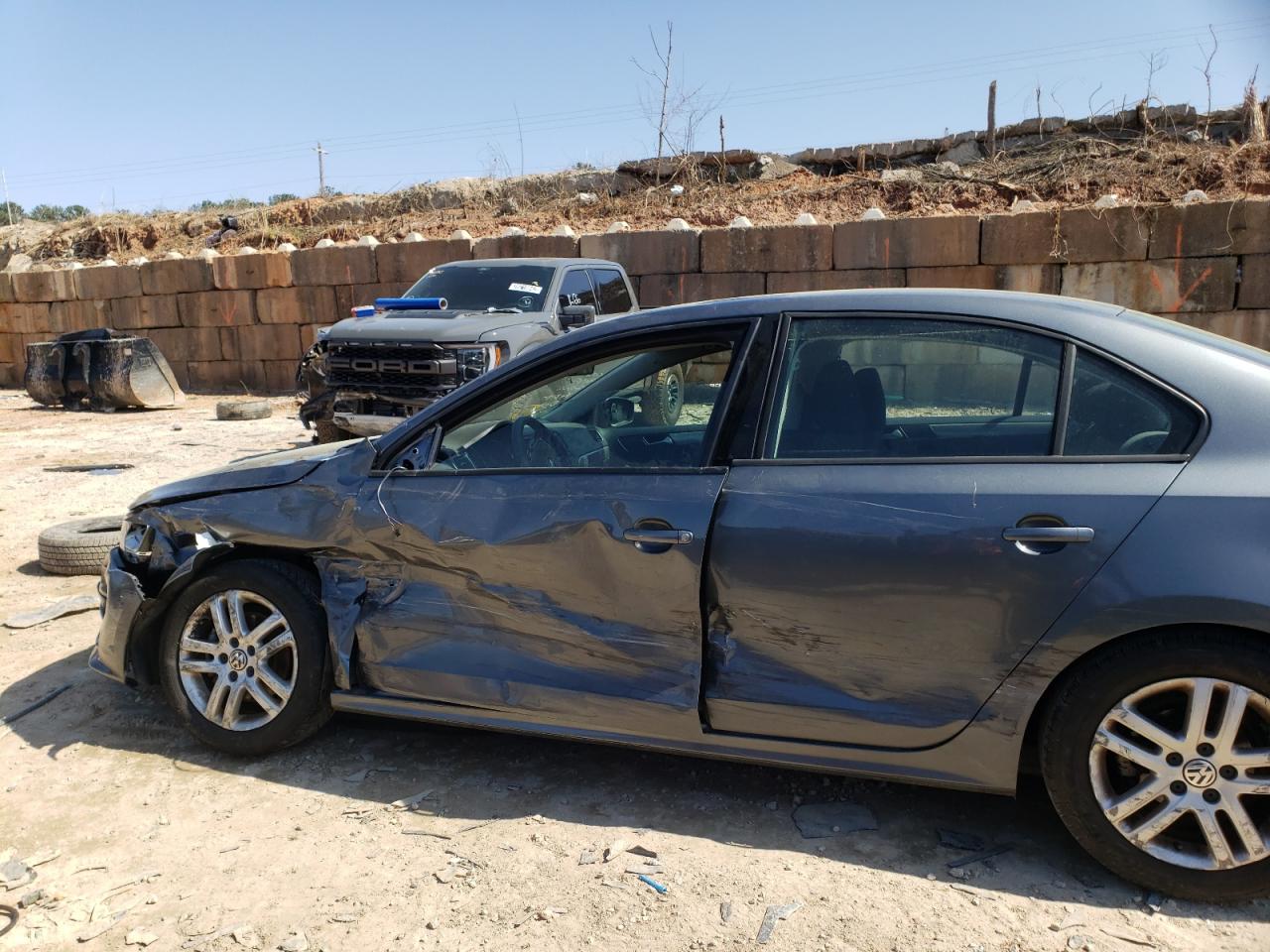 Photo 9 from auction – 2018 VOLKSWAGEN JETTA S with VIN 3VW2B7AJ7JM212974