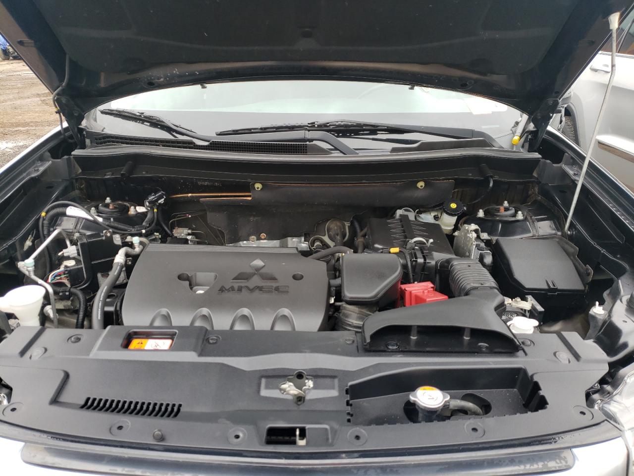 Photo 7 from auction – 2015 MITSUBISHI OUTLANDER with VIN JA4AD3A39FZ010592