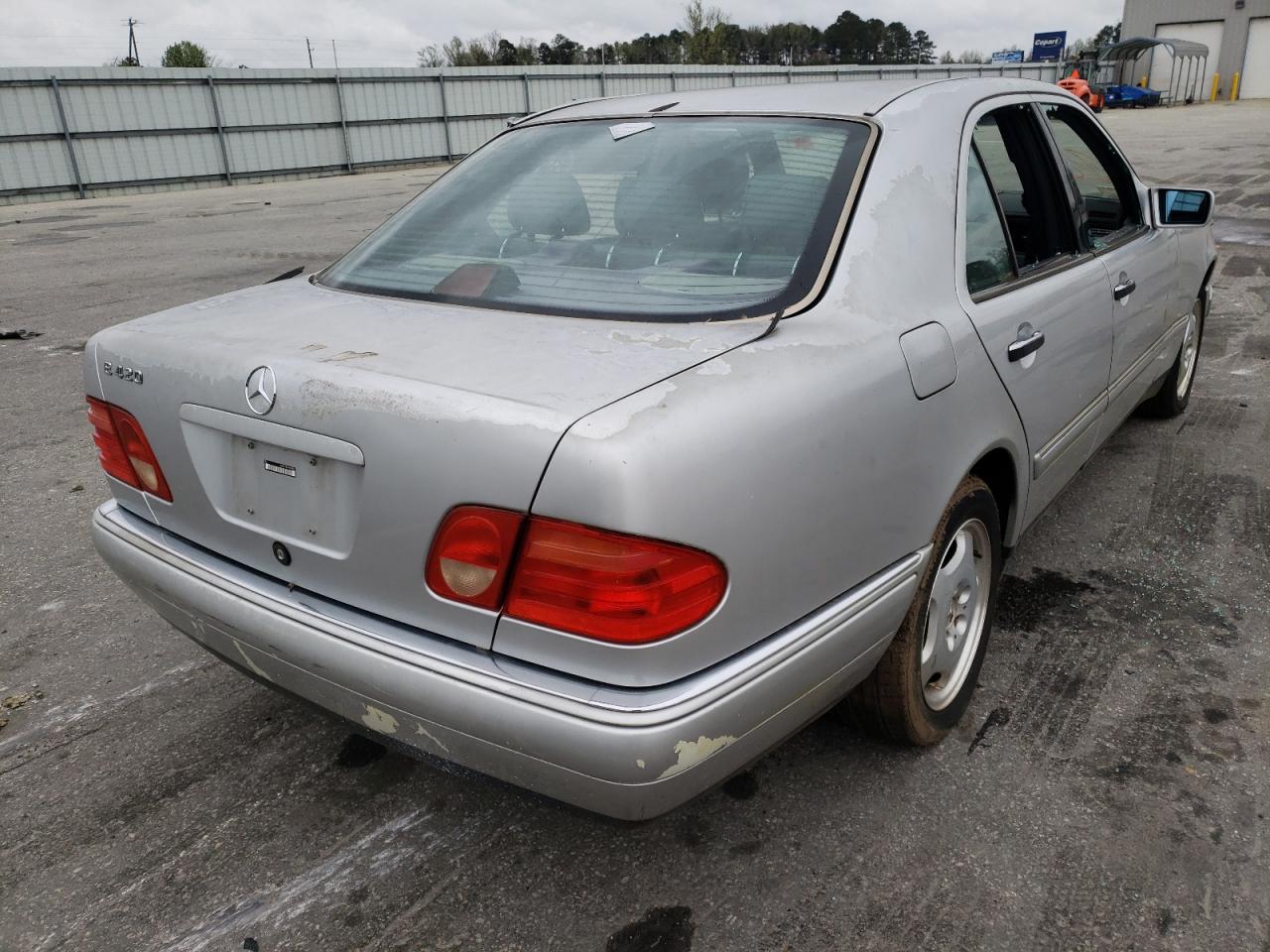 Photo 4 from auction – 1997 MERCEDES-BENZ E 420 with VIN WDBJF72F4VA147855