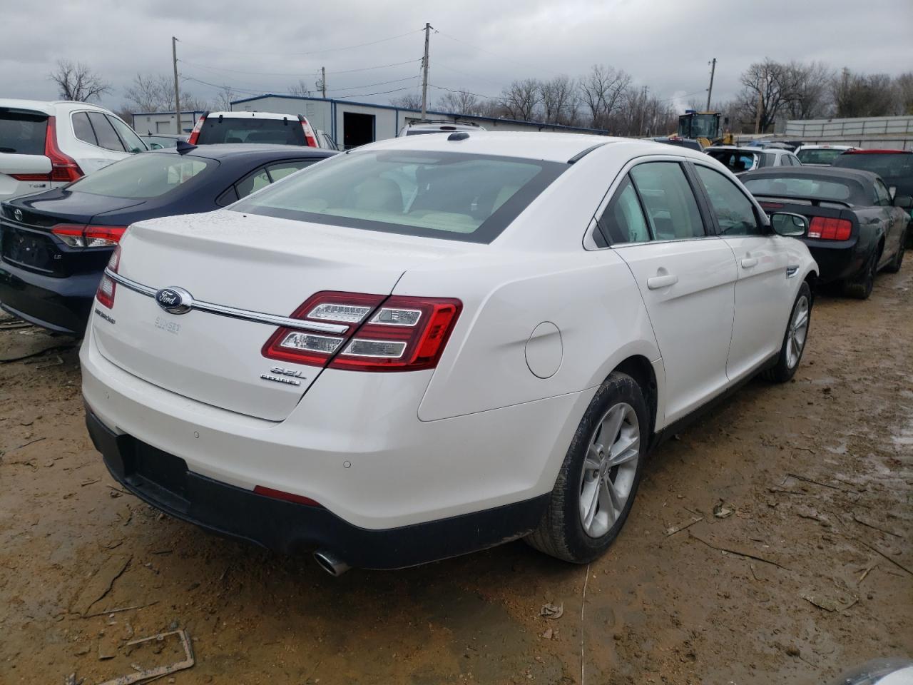 Photo 4 from auction – 2014 FORD TAURUS SEL with VIN 1FAHP2E83EG169877