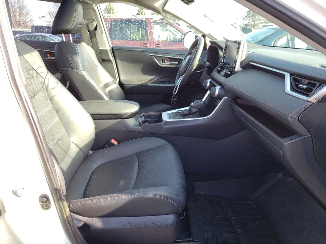 Photo 5 from auction – 2019 TOYOTA RAV4 LIMIT with VIN JTMN1RFV7KD520234