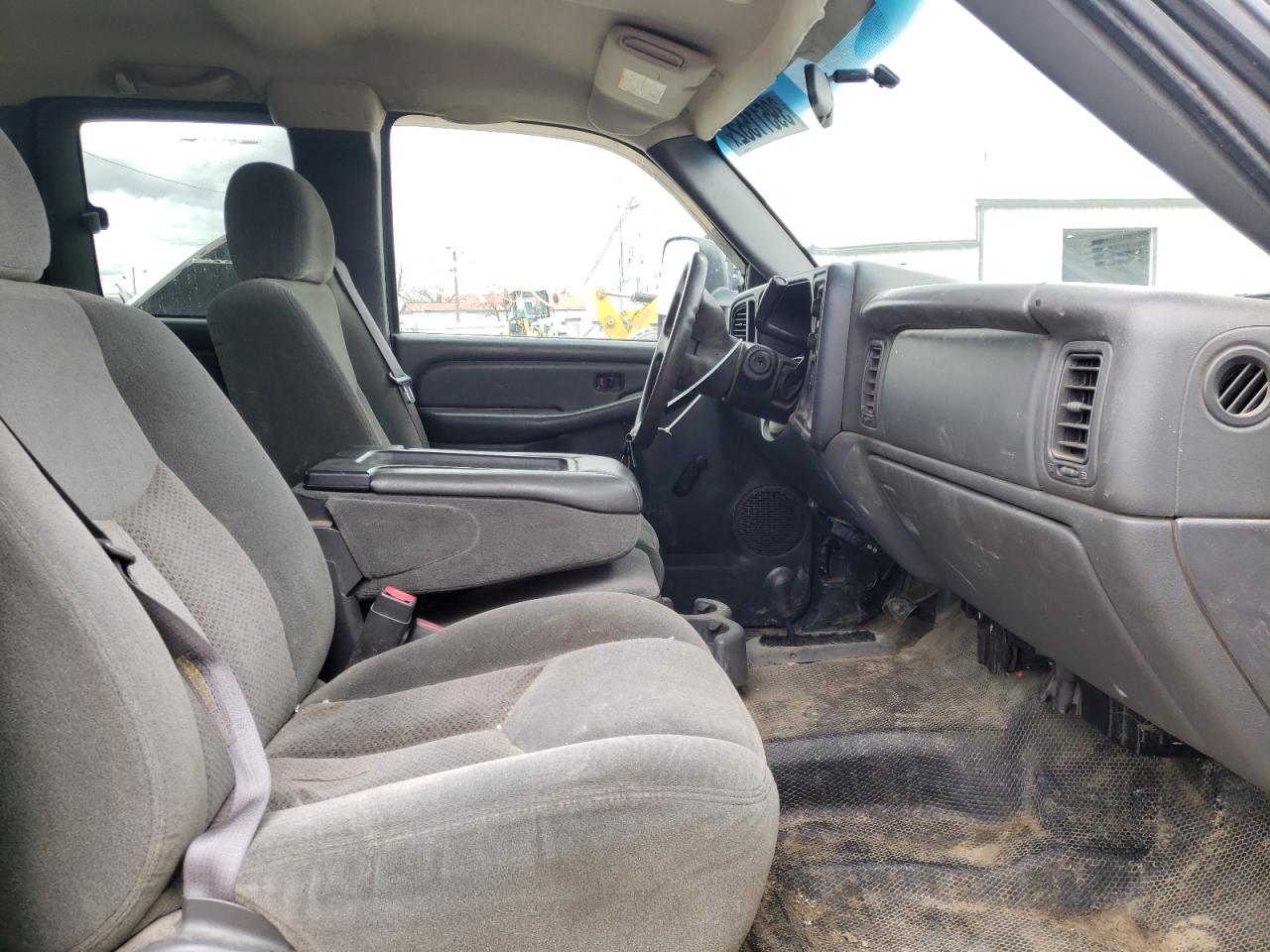 Photo 5 from auction – 2003 CHEVROLET SILVERADO with VIN 1GCHK29U13E307280