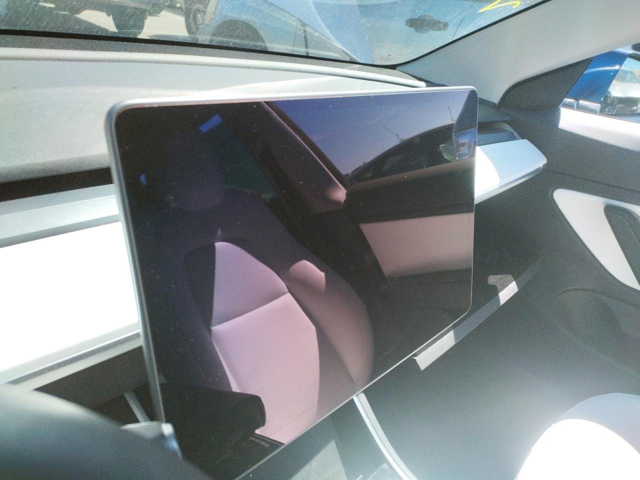 Photo 8 from auction – 2019 TESLA MODEL 3 with VIN 5YJ3E1EB9KF517851