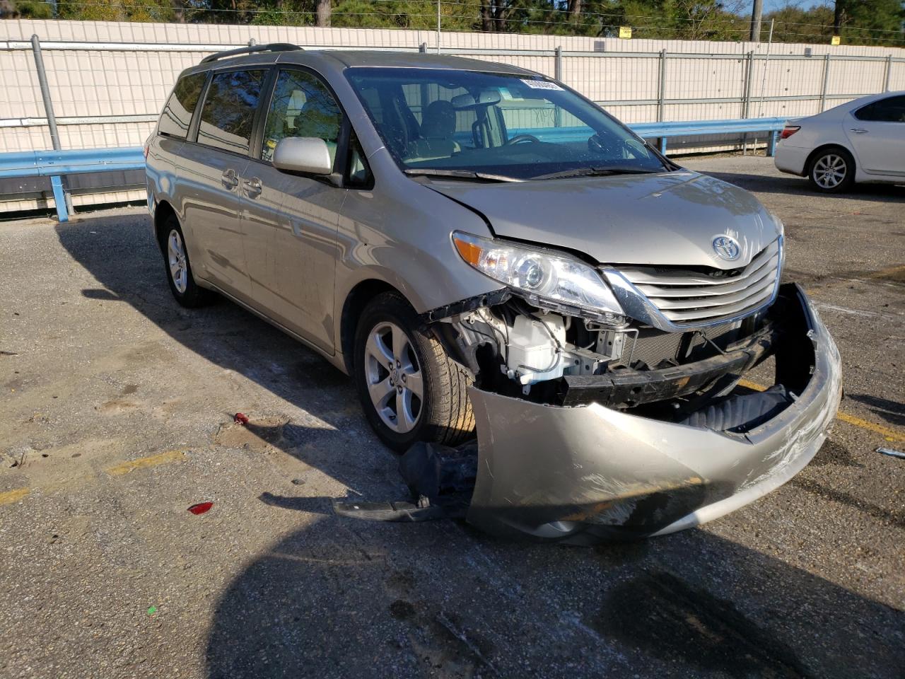 Photo 1 from auction – 2017 TOYOTA SIENNA LE with VIN 5TDKZ3DC4HS834723