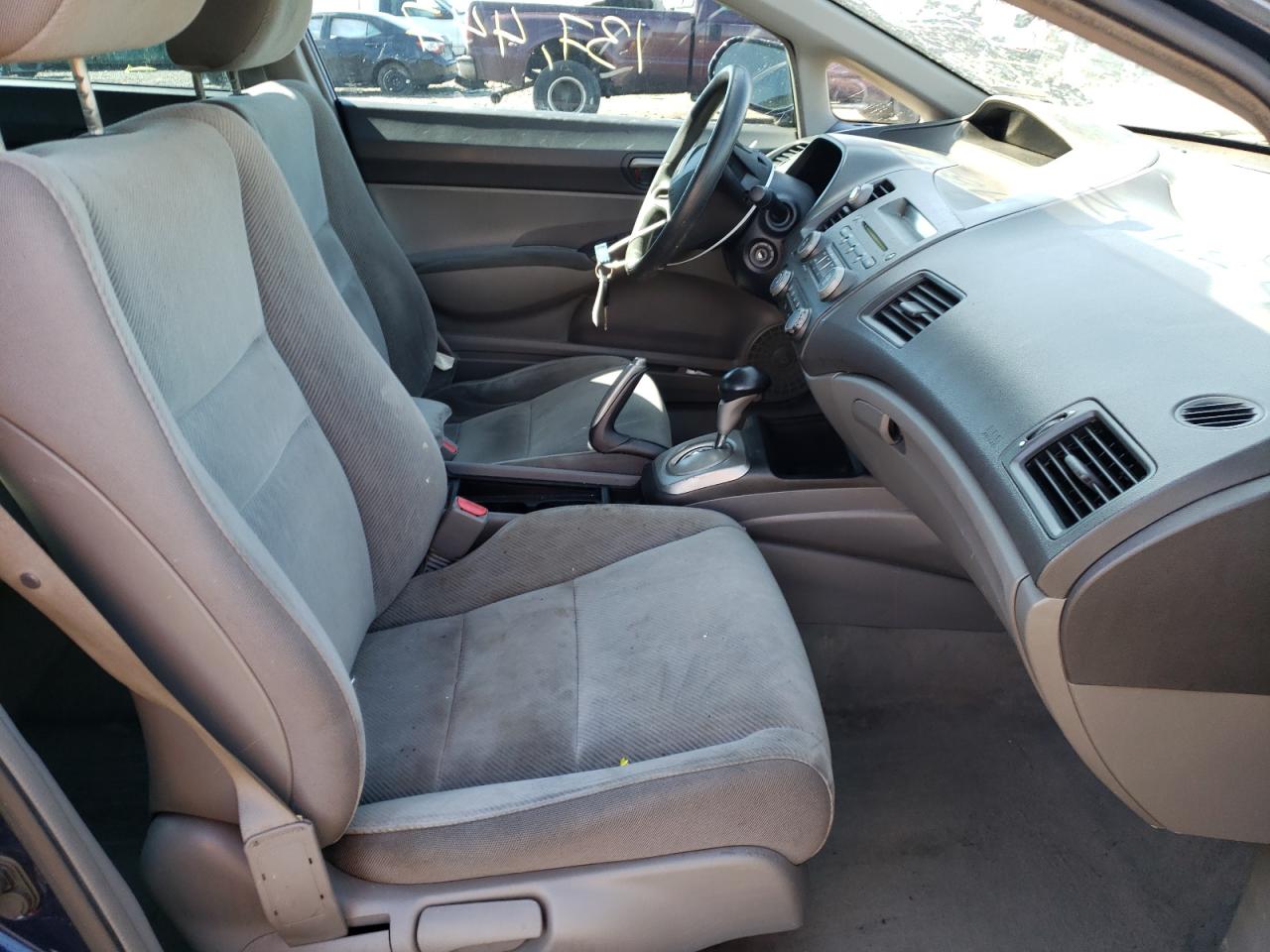 Photo 5 from auction – 2010 HONDA CIVIC LX with VIN 2HGFA1F52AH582911