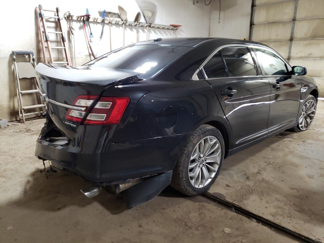 Photo 4 from auction – 2013 FORD TAURUS LIM with VIN 1FAHP2F89DG191248