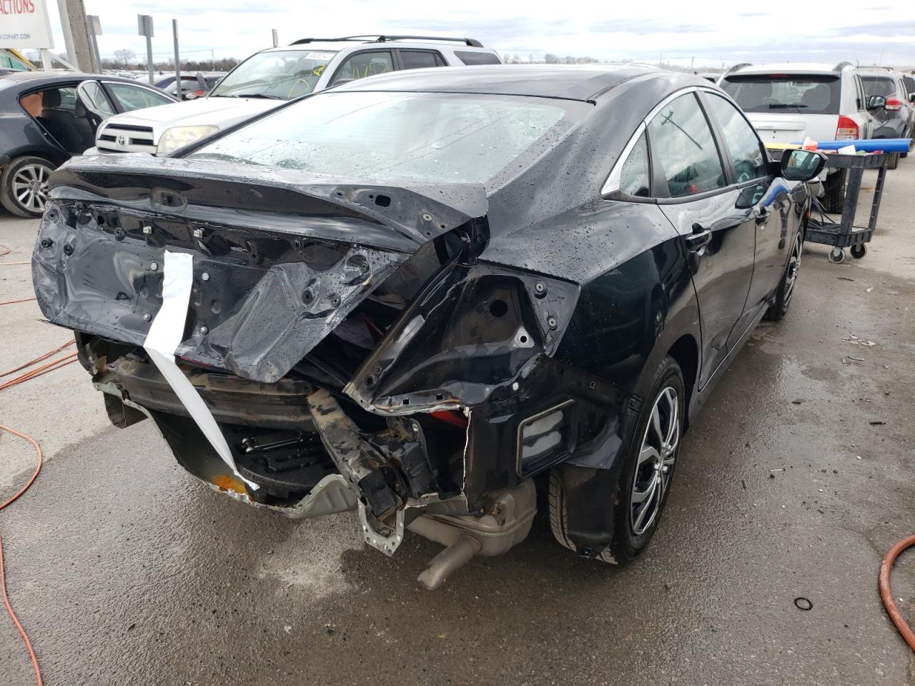 Photo 4 from auction – 2017 HONDA CIVIC LX with VIN 19XFC2F50HE063974