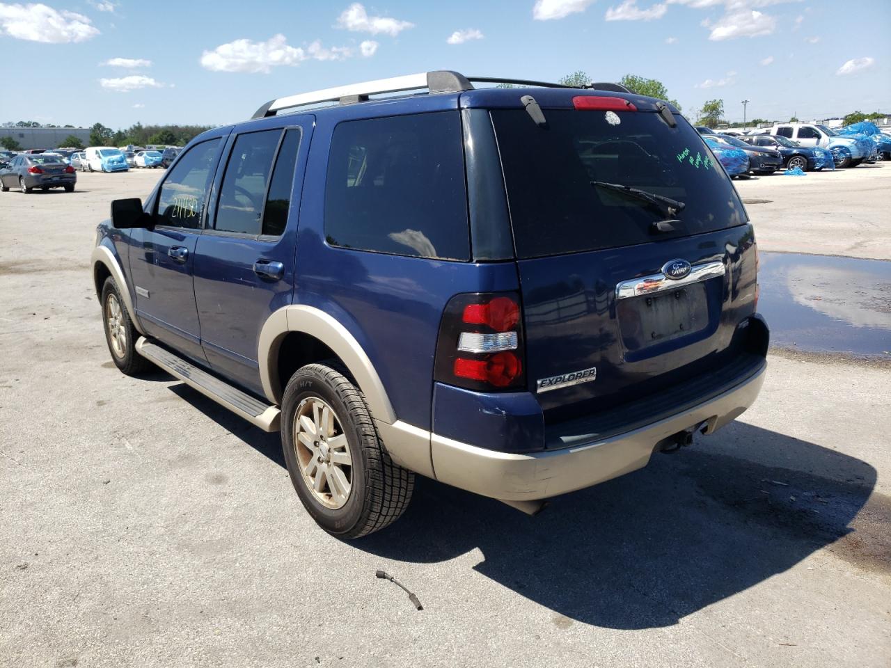 Photo 3 from auction – 2007 FORD EXPLORER E with VIN 1FMEU64E27UA63747