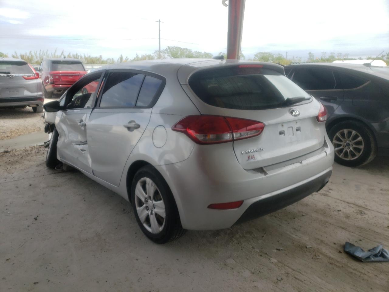 Photo 3 from auction – 2016 KIA FORTE LX with VIN KNAFK5A86G5601378