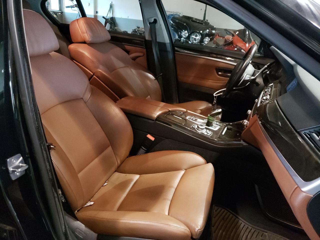 Photo 5 from auction – 2011 BMW 550 I with VIN WBAFR9C57BC270336