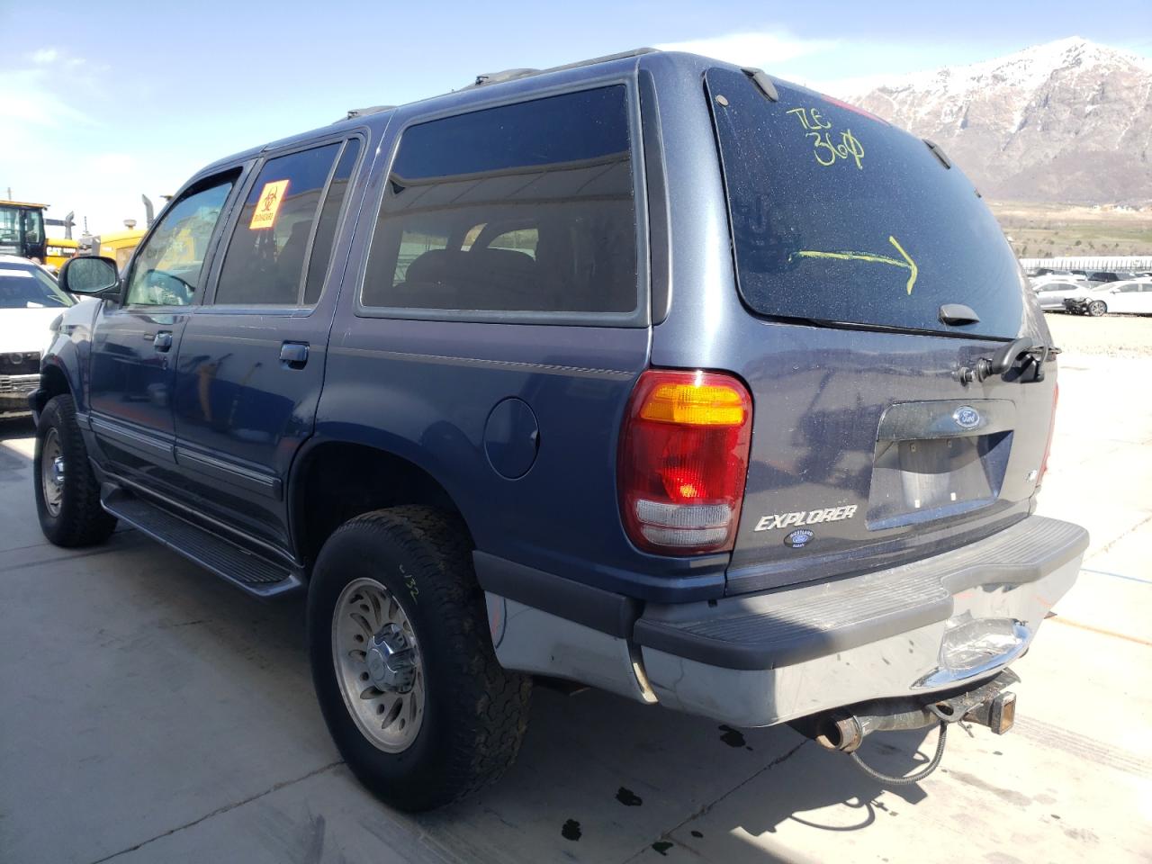 Photo 3 from auction – 1998 FORD EXPLORER with VIN 1FMZU34E6WZB81902