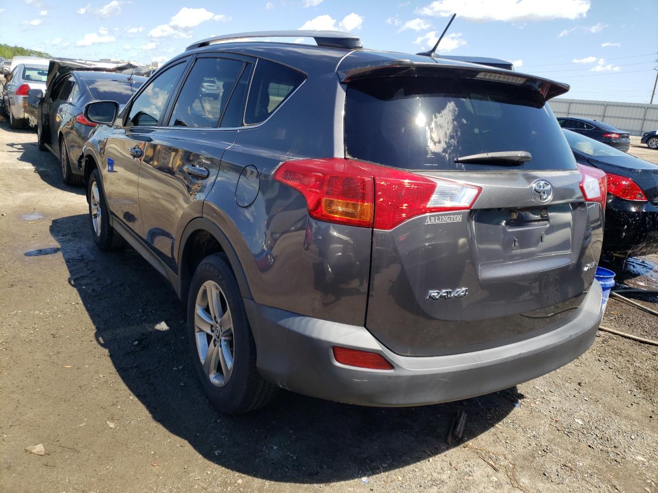 Photo 3 from auction – 2015 TOYOTA RAV4 XLE with VIN JTMWFREV9FJ035429