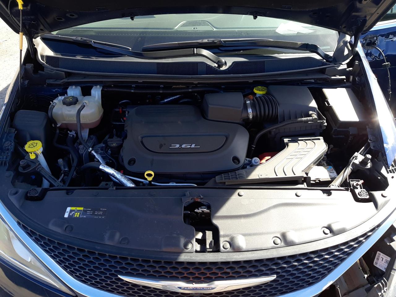 Photo 7 from auction – 2018 CHRYSLER PACIFICA T with VIN 2C4RC1BG1JR233424
