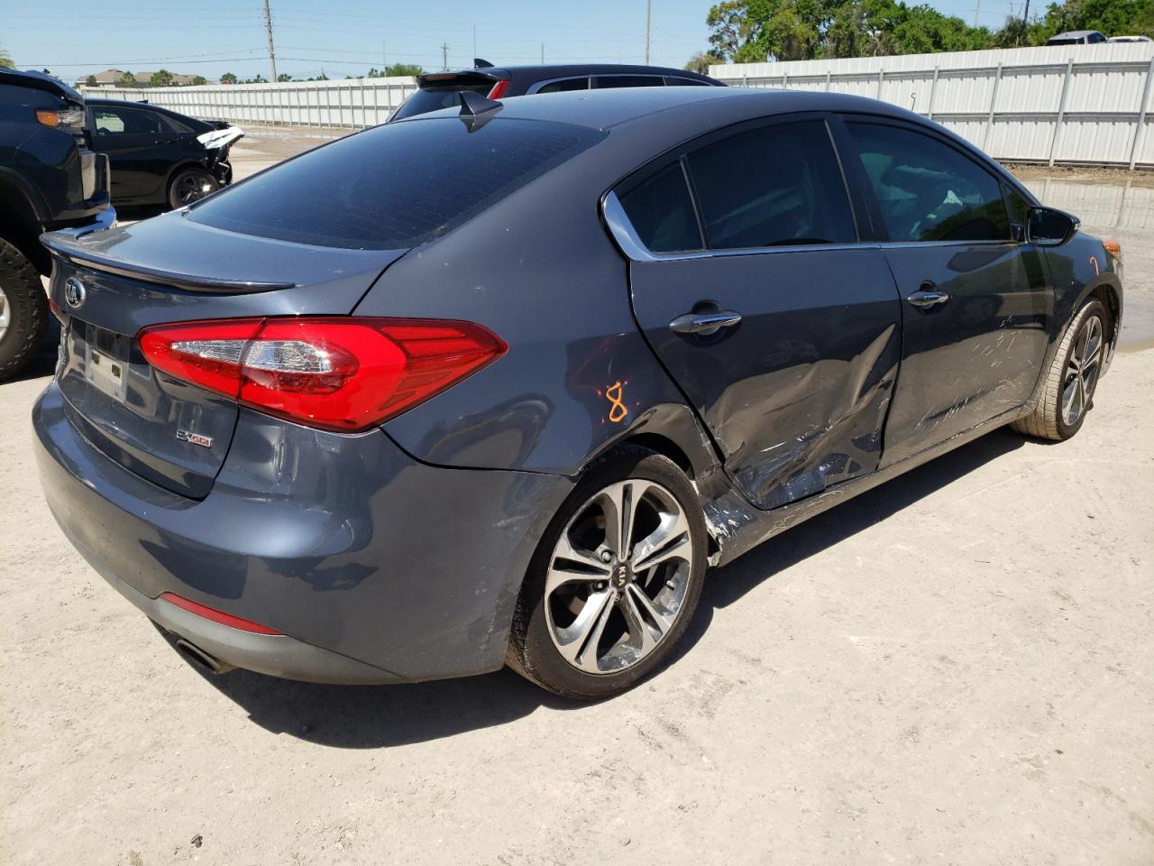 Photo 4 from auction – 2014 KIA FORTE EX with VIN KNAFZ4A8XE5158414