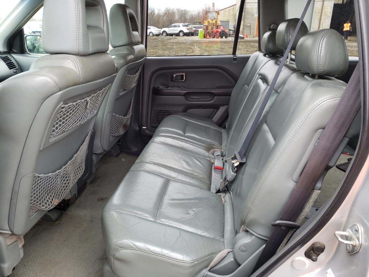 Photo 6 from auction – 2005 HONDA PILOT with VIN 5FNYF18505B016800