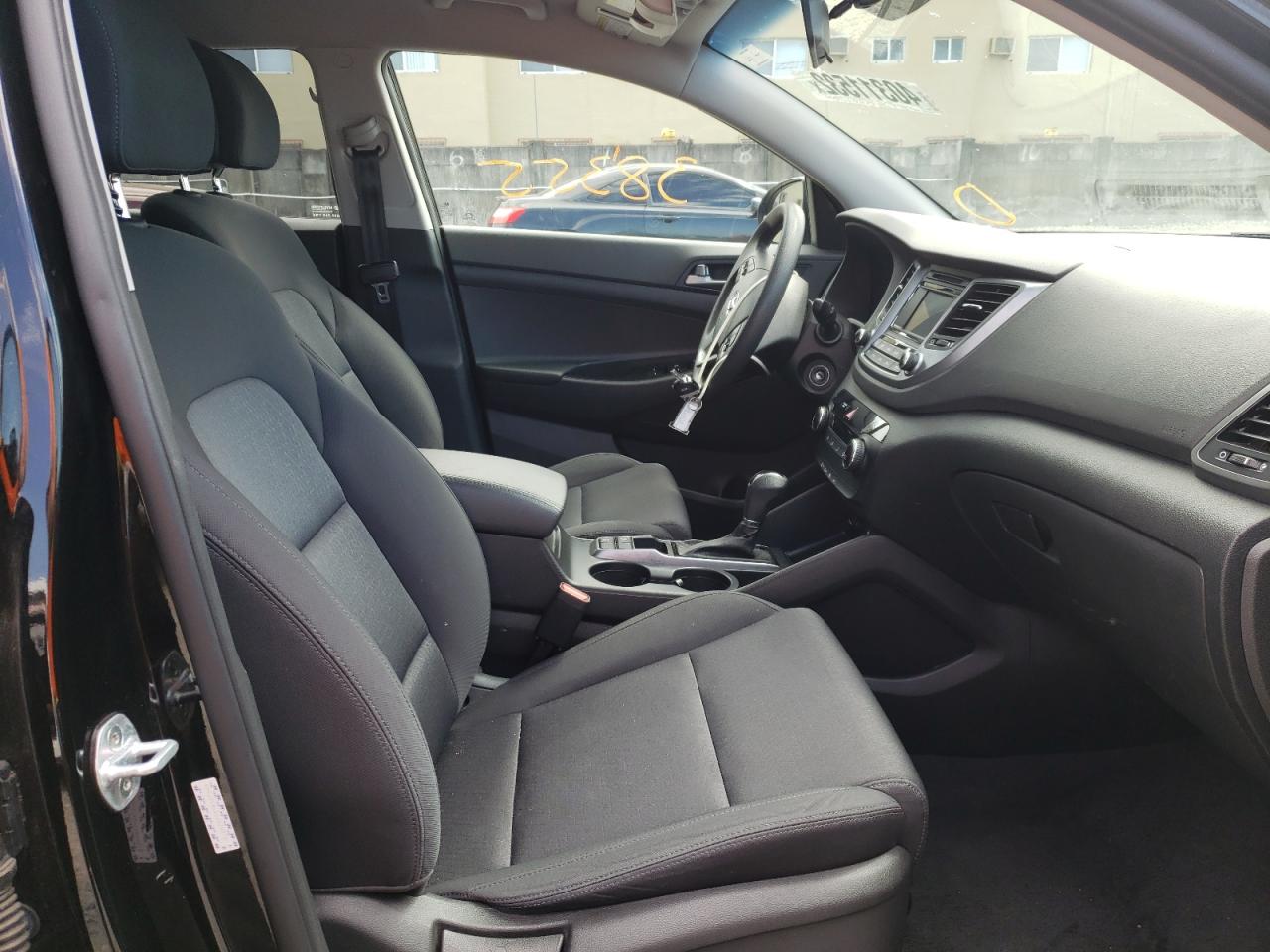 Photo 5 from auction – 2018 HYUNDAI TUCSON SE with VIN KM8J2CA44JU639876