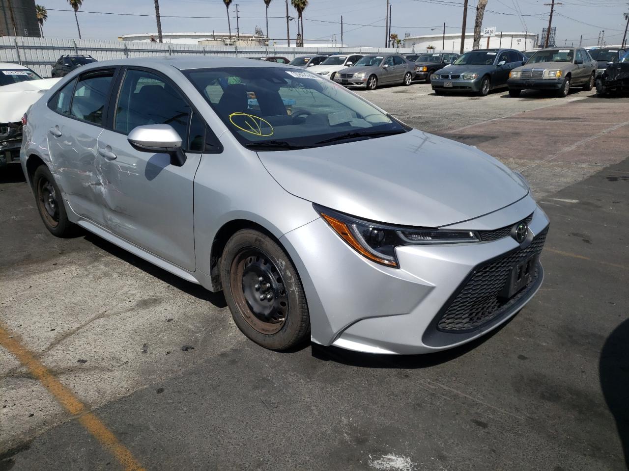 TOYOTA COROLLA LE 2020 with VIN 5YFEPRAE0LP062900 - Photo from auction