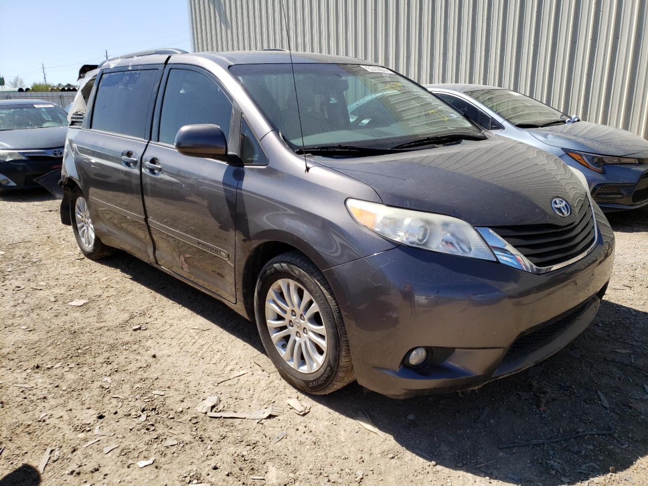 TOYOTA SIENNA XLE 2013 with VIN 5TDYK3DC5DS355428 - Photo from auction