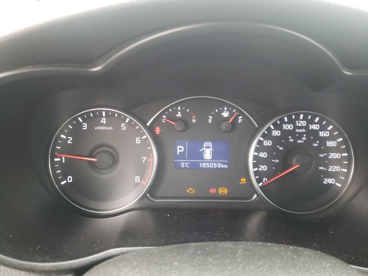 Photo 8 from auction – 2014 KIA RONDO with VIN KNAHT8A39E7028814