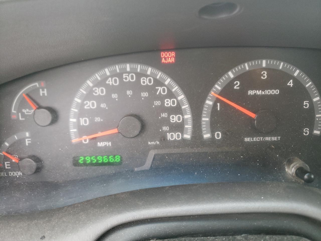 Photo 8 from auction – 2003 FORD F150 with VIN 2FTRF07203CA10330