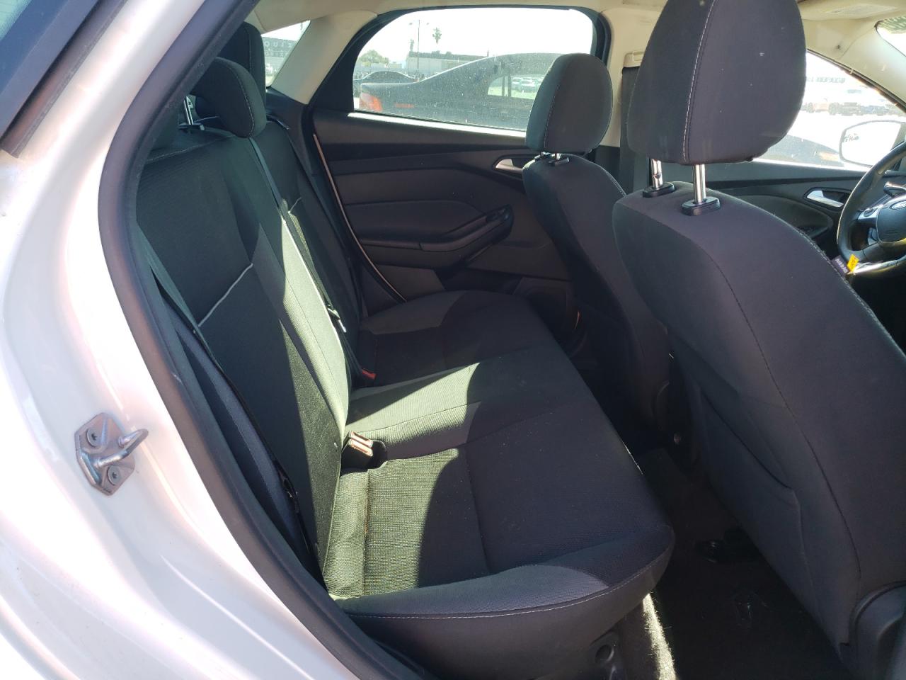 Photo 6 from auction – 2014 FORD FOCUS SE with VIN 1FADP3F28EL255935