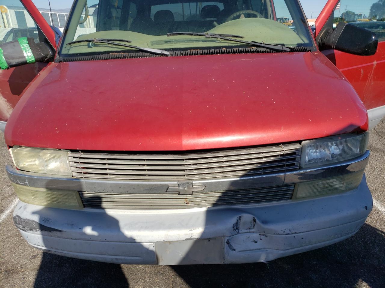 Photo 7 from auction – 2000 CHEVROLET ASTRO with VIN 1GNDM19W0YB154895