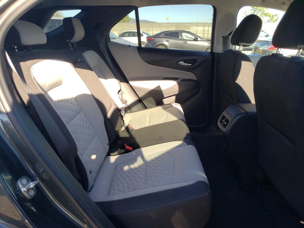 Photo 6 from auction – 2018 CHEVROLET EQUINOX LT with VIN 3GNAXJEV3JS575592
