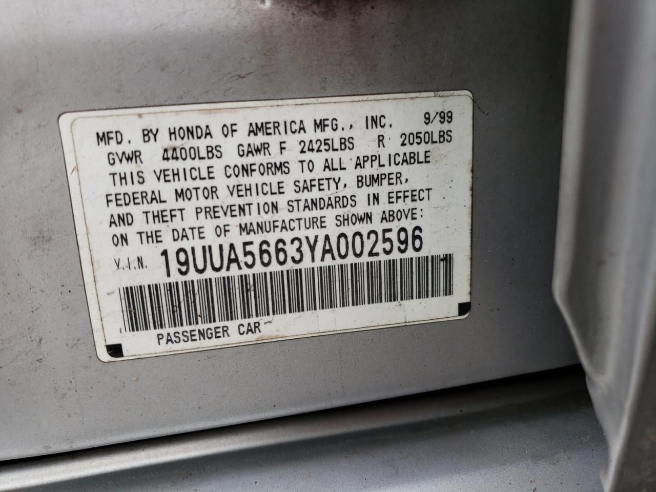 Photo 10 from auction – 2000 ACURA 3.2TL with VIN 19UUA5663YA002596