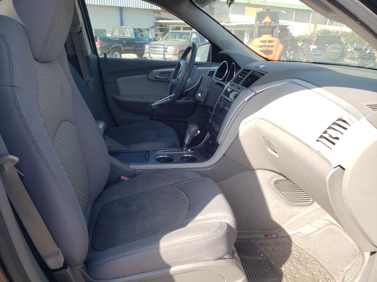 Photo 5 from auction – 2010 CHEVROLET TRAVERSE L with VIN 1GNLVFED2AJ250520