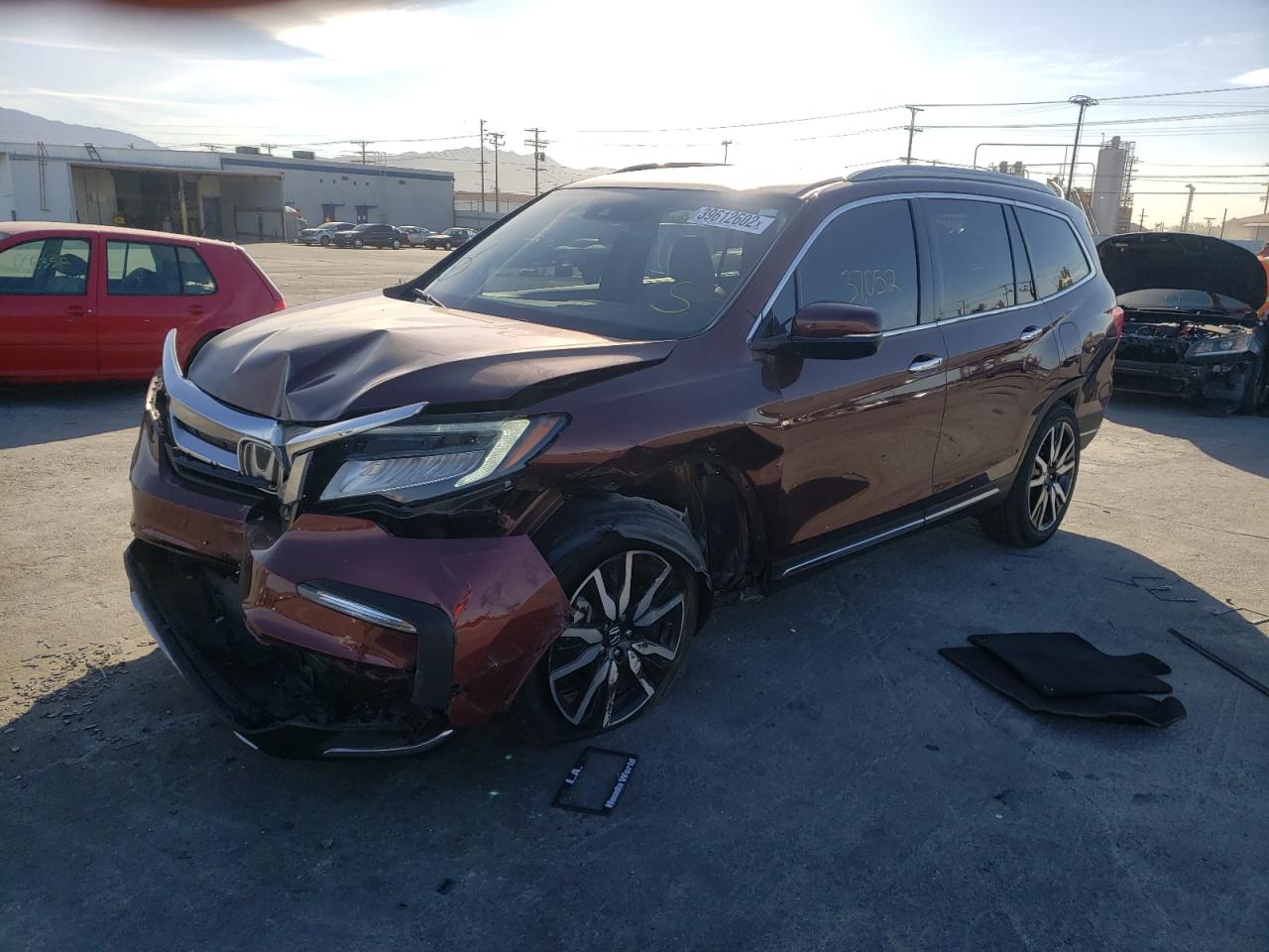 Photo 2 from auction – 2019 HONDA PILOT TOUR with VIN 5FNYF5H60KB026898