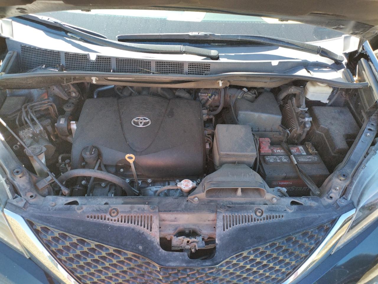 Photo 7 from auction – 2017 TOYOTA SIENNA SE with VIN 5TDXZ3DC8HS827182