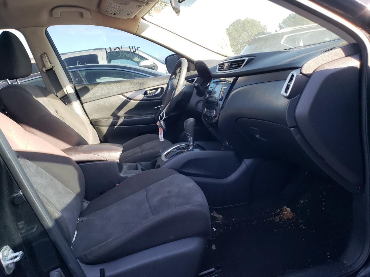 Photo 5 from auction – 2016 NISSAN ROGUE S with VIN KNMAT2MT2GP618952