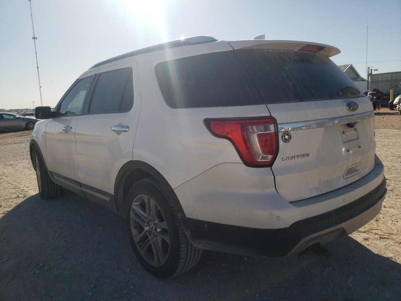 Photo 3 from auction – 2017 FORD EXPLORER L with VIN 1FM5K7FHXHGB90720