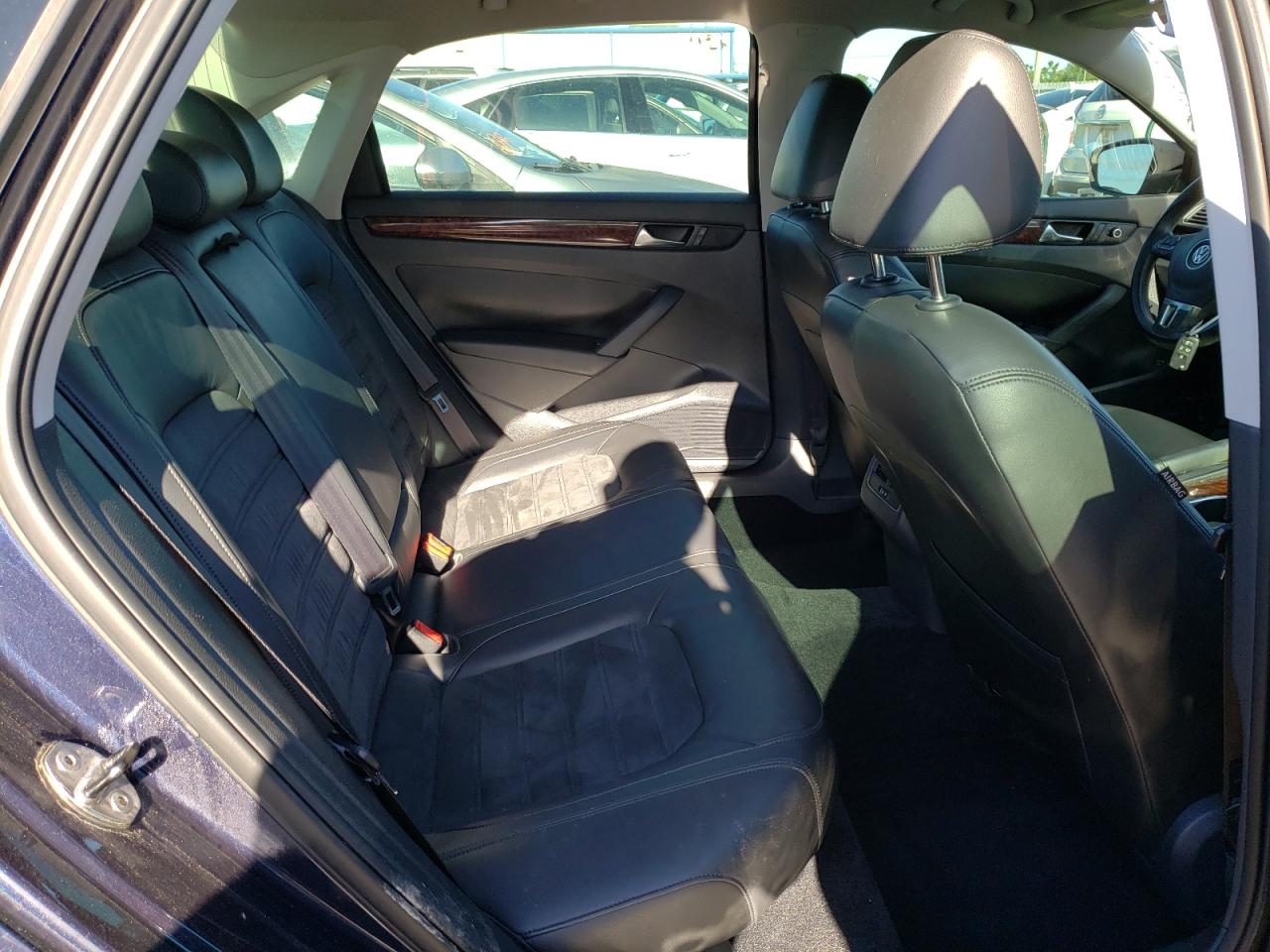 Photo 6 from auction – 2013 VOLKSWAGEN PASSAT SEL with VIN 1VWCN7A32DC088129